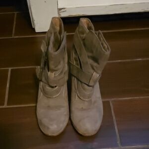 American EagleStylish Women's Tan Boots